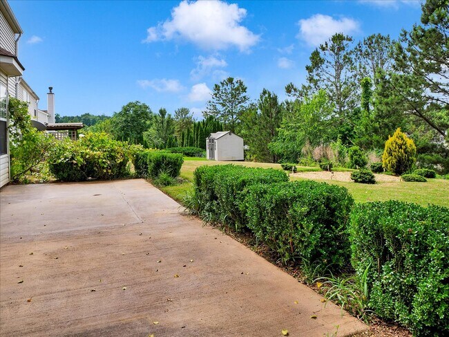 Building Photo - 3725 Crescent Walk Ln NE