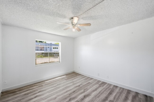 Building Photo - 452 Normandy Ln