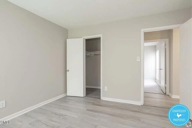 Building Photo - 2 Creekside Cir