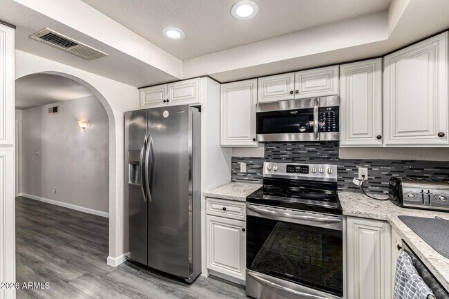 Building Photo - 2502 E Malibu Dr