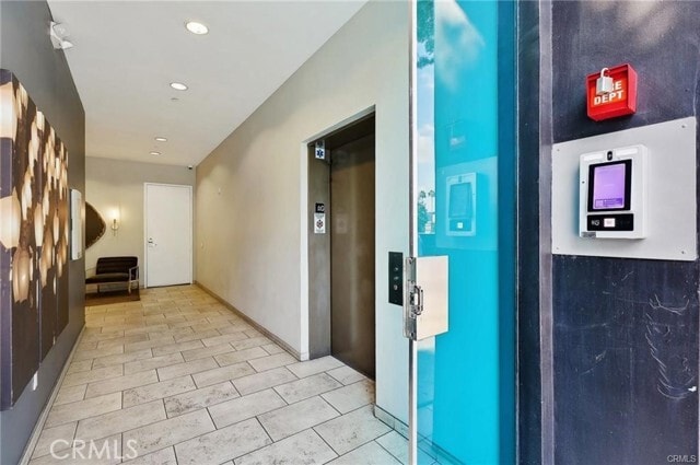 Building Photo - 637 S Fairfax Ave