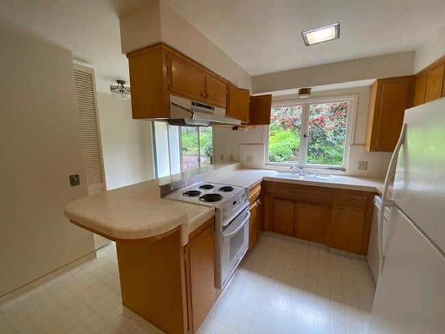 Building Photo - 3093 Hermitage Rd