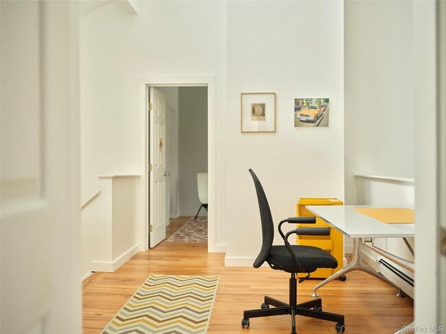 Building Photo - 285 Circle Rd