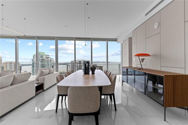 Building Photo - 300 Biscayne Blvd Way