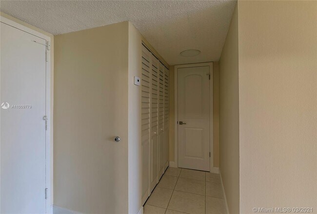 Building Photo - 13120 SW 92nd Ave