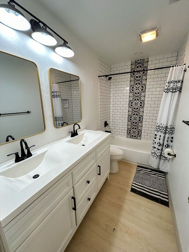 Building Photo - 1058 SW 6th Dr