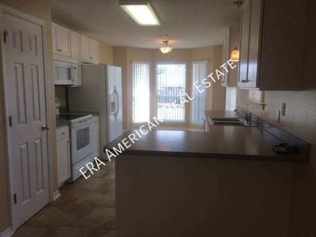 Building Photo - 2820 Tamiami Trail