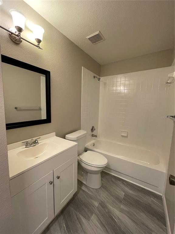 Building Photo - 7218 E Bank Dr