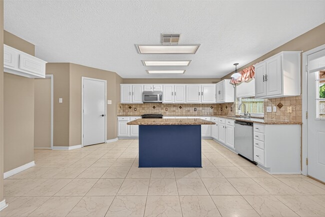 Building Photo - 19419 Arbor Pines Ln