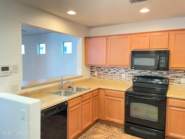 Building Photo - 10573 E Pleasant Pasture Dr