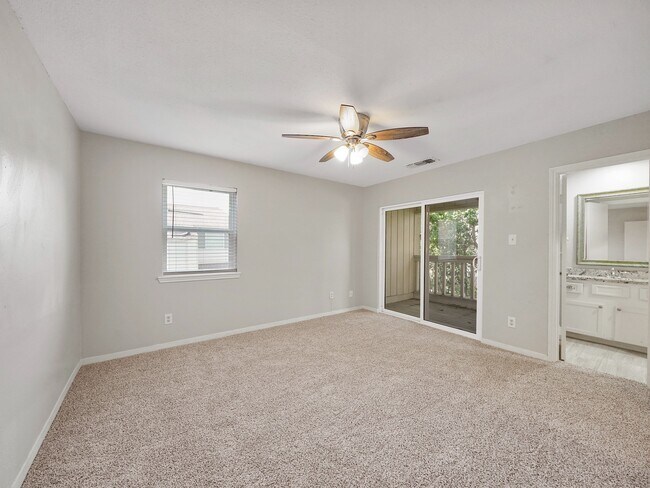 Building Photo - 2056 Augusta Dr