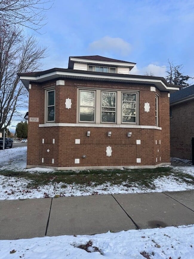 Building Photo - Clearing single family for rent