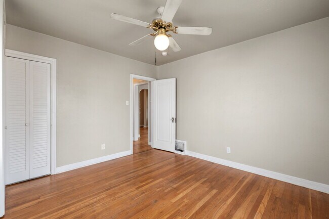 Building Photo - 1321 E Monument St