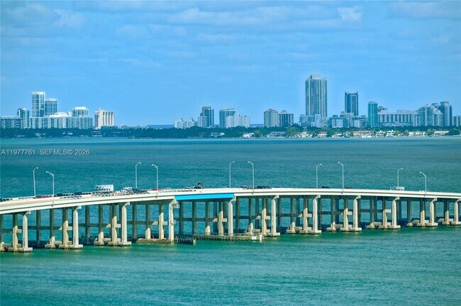 Building Photo - 460 NE 28th St