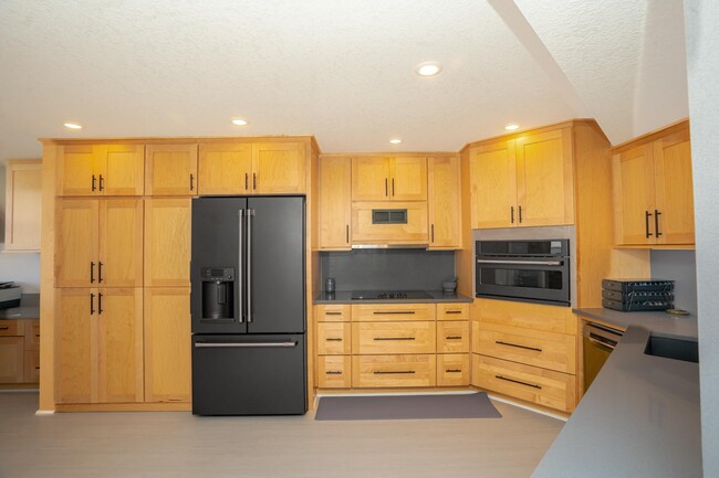 Building Photo - 9500 S Ocean Dr