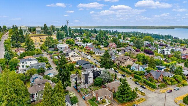 Building Photo - Hilltop Gem w/ AC and 360° Rooftop Views (1st Month Free)