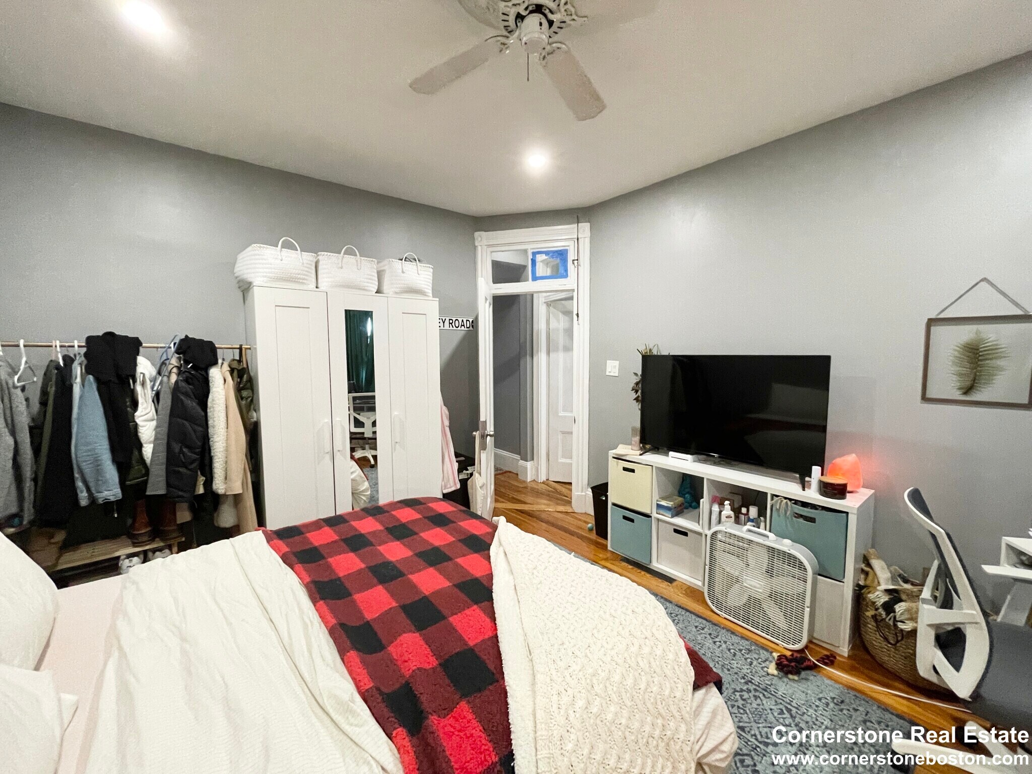 Building Photo - 18 Sunset St