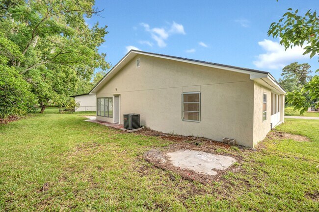 Building Photo - 1516 Zinnia Dr
