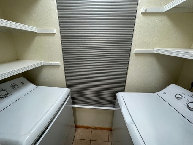 Building Photo - Furnished Oppenheimer Condo; Shorter Lease Options; Unit 212