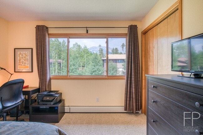Building Photo - Top Floor and Updated Home with Great View...