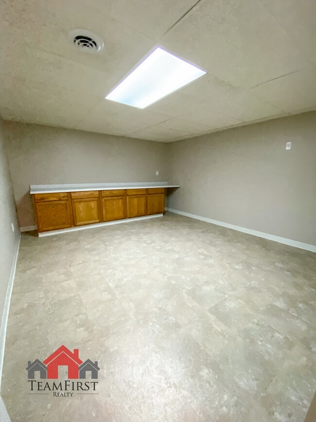 Building Photo - 1256 Crown Ct
