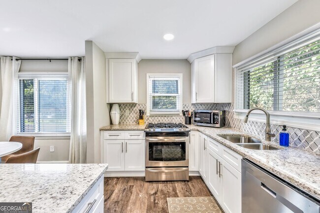 Building Photo - 811 Old Powder Springs Rd SW