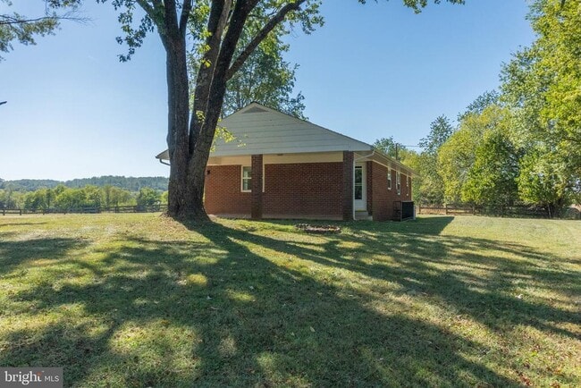 Building Photo - 6470 Rose Hill Dr