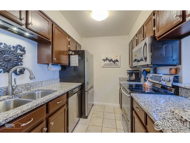 Kitchen has new stainless steel appliances and granite counters - 4670 White Rock Cir
