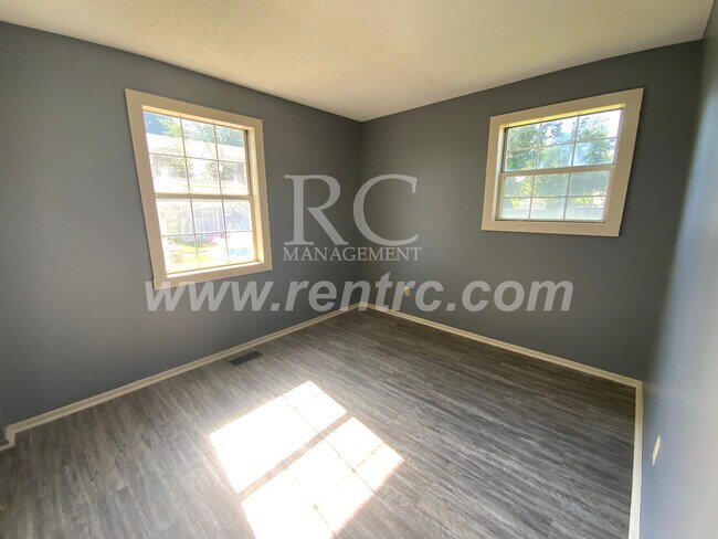 Building Photo - 206 Fourteenth E (g)-