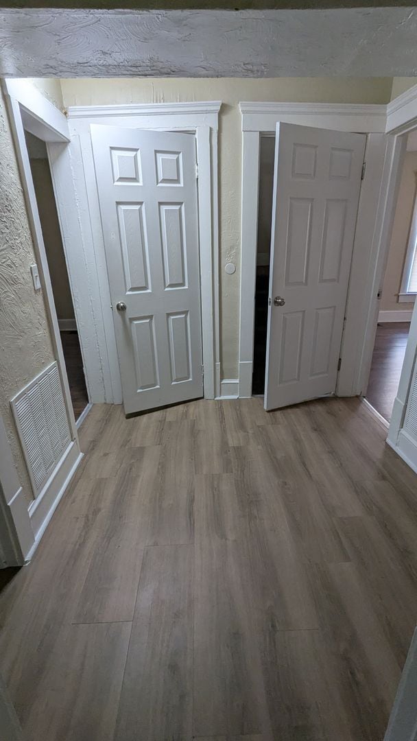 Building Photo - Newly renovated Akron apartment offering spacious rooms and a finished attic for flexible living ...