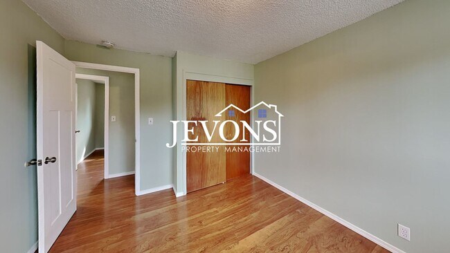 Building Photo - $1,000 Rent Credit if move-in occurs befor...