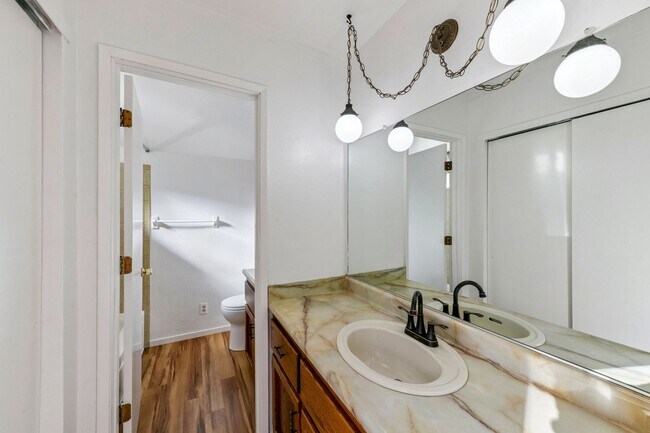 Building Photo - 993 Woodchuck Ct