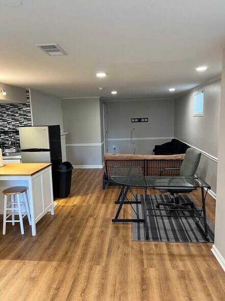 Building Photo - 3701 Crystal Ln