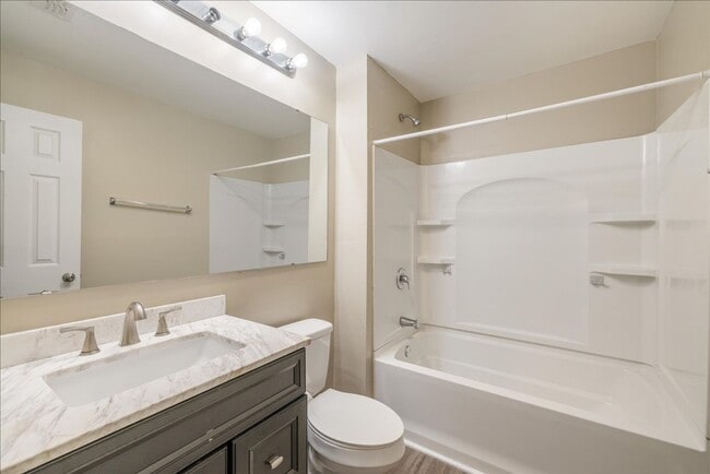 Building Photo - 207 Iris Cir