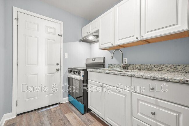 Building Photo - 1156 Hubbard St SW