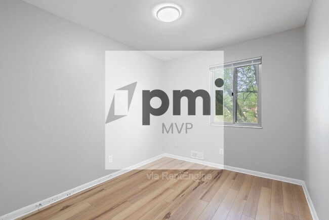 Building Photo - 3027 Rotunda Ct S