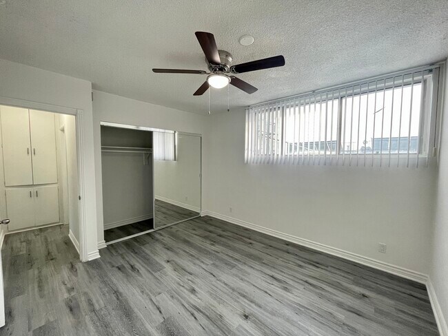 Building Photo - 1029 N Ardmore Ave