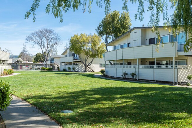 Building Photo - 4051 Park Center Ln