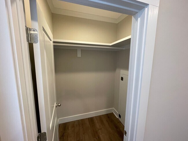 Building Photo - 2BA / 2BA FOR RENT