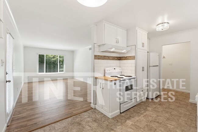 Building Photo - 6000 Coyle Ave