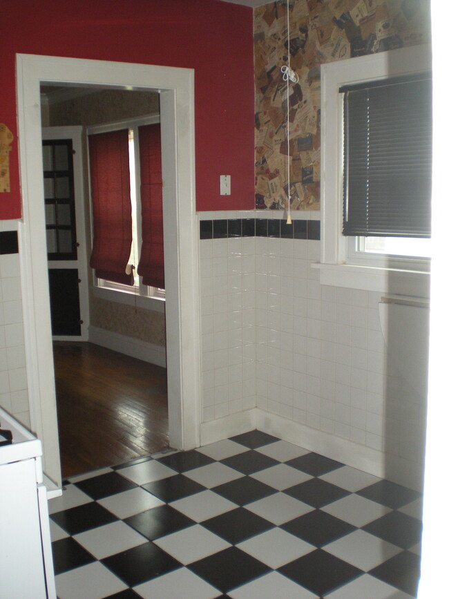 Kitchen/Dining Room - 1653 Victoria Ave