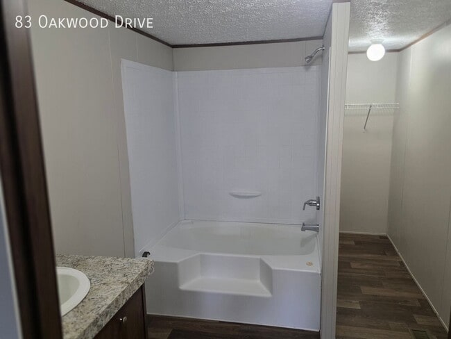 Building Photo - 83 Oakwood Dr