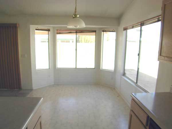 Building Photo - Amazing 4 bed/2 bath home located in conve...