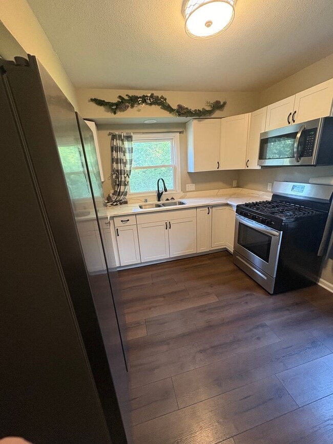 Building Photo - Rare Tosa single family!