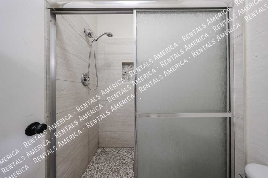 Building Photo - 2831 E Southern Ave