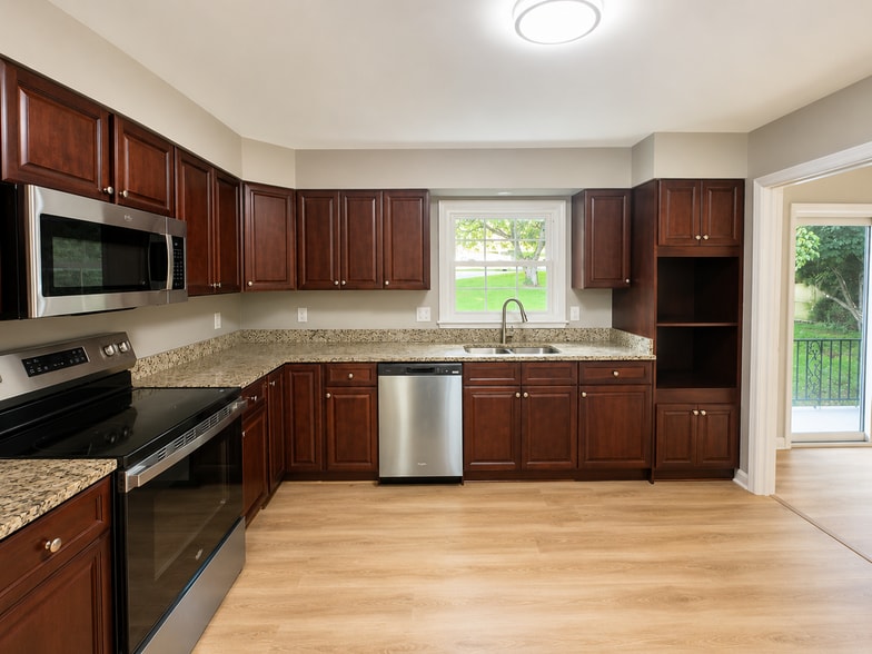 Building Photo - 1260 Kenmore Dr