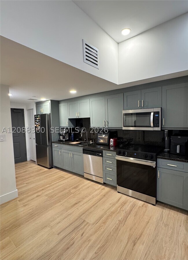 Building Photo - 111 E Flagler St