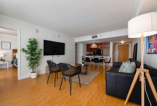 Building Photo - 1 SE 12th St