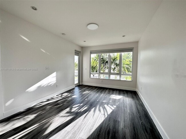Building Photo - 6315 NW 105th Ct