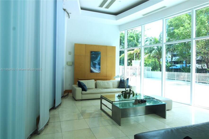 Building Photo - 2101 Brickell Ave